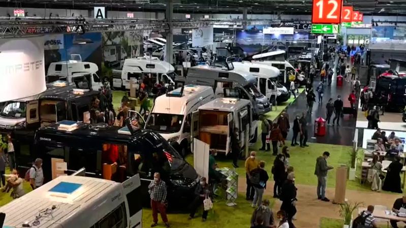 Veletrh karavanů v Düsseldorfu ukazuje i elektrický obytný vůz